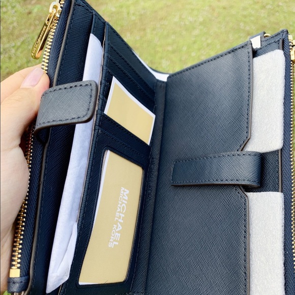 ‼️SALE‼️ 👛💕-Michael Kors Phone Wristlet Floral - Picture 3 of 5